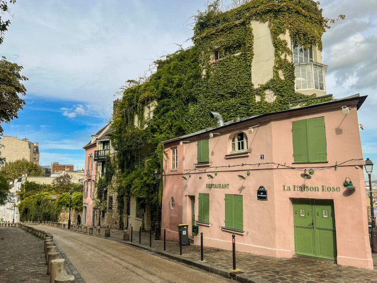Tra le 5 cose da non perdere a Montmartre, anche la Maison Rose.