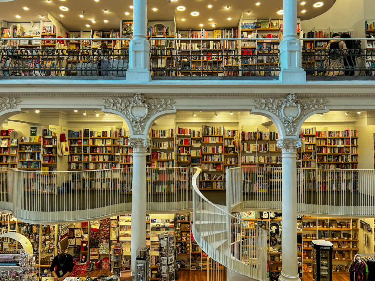 Una delle librerie più belle del mondo: Carturesti Carusel
