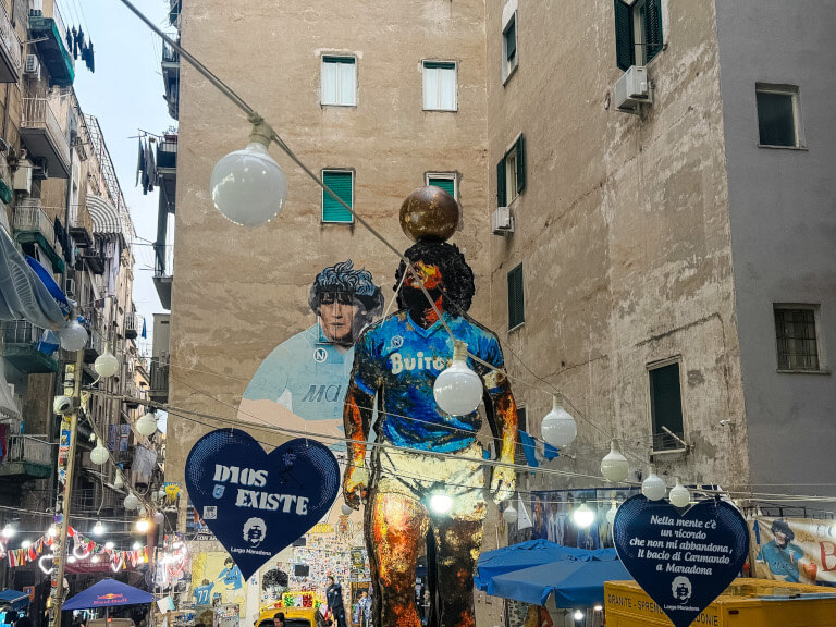 Quartieri Spagnoli: tappa imperdibile per un itinerario per 1 weekend a Napoli